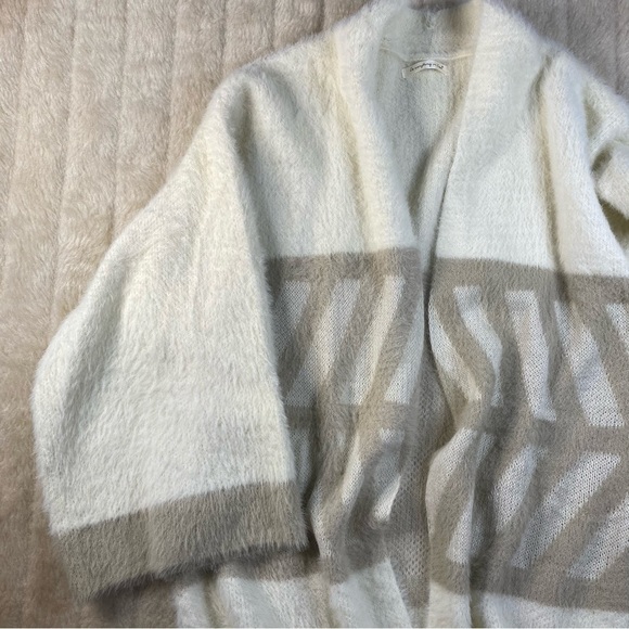 SO everything in love Sweater OS - Picture 7 of 10